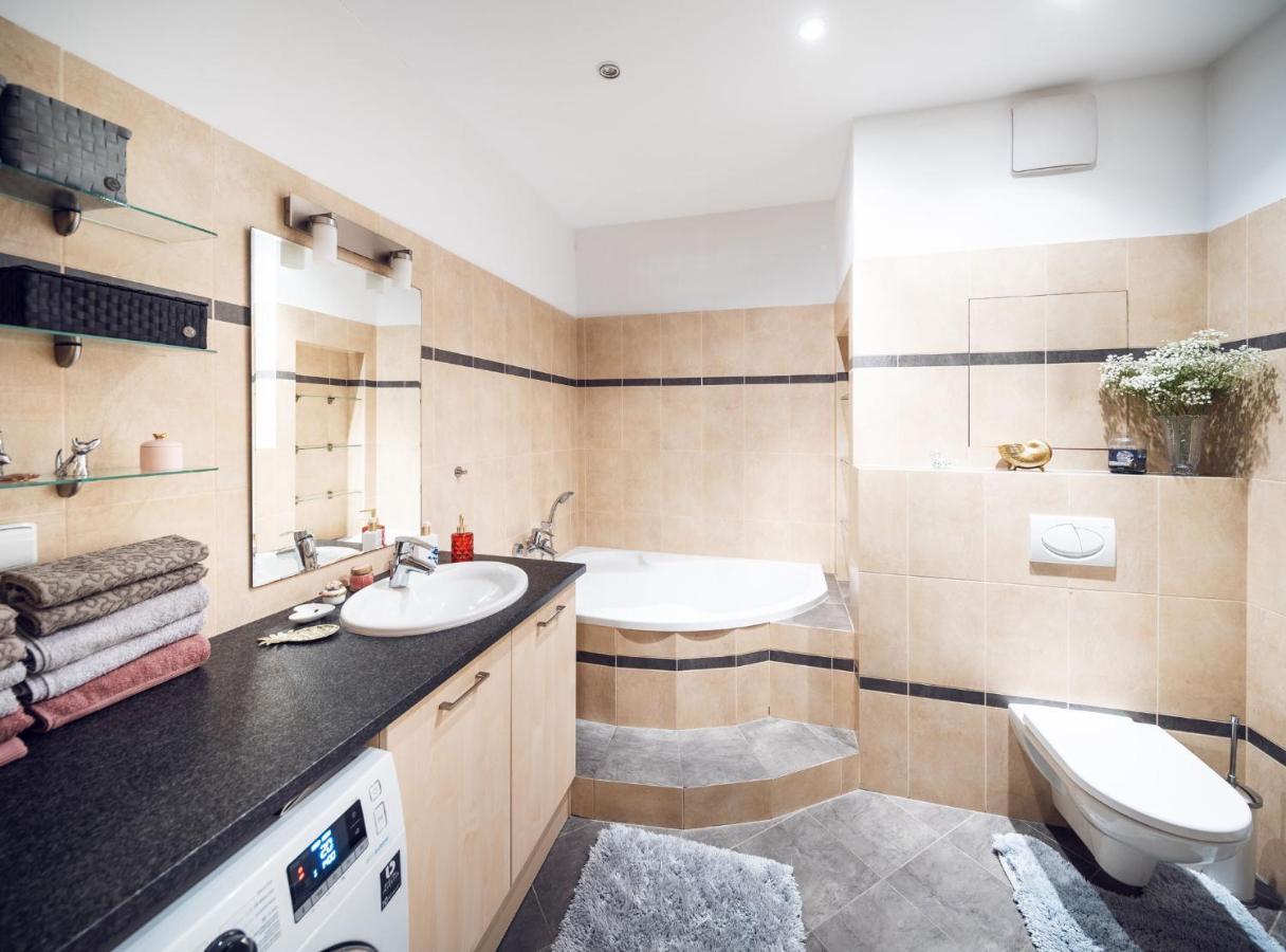 אולומוץ Silvie Apartments - Hejcin מראה חיצוני תמונה